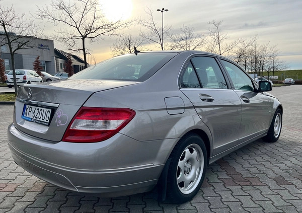 Mercedes-Benz Klasa C cena 26900 przebieg: 211500, rok produkcji 2007 z Kraków małe 67